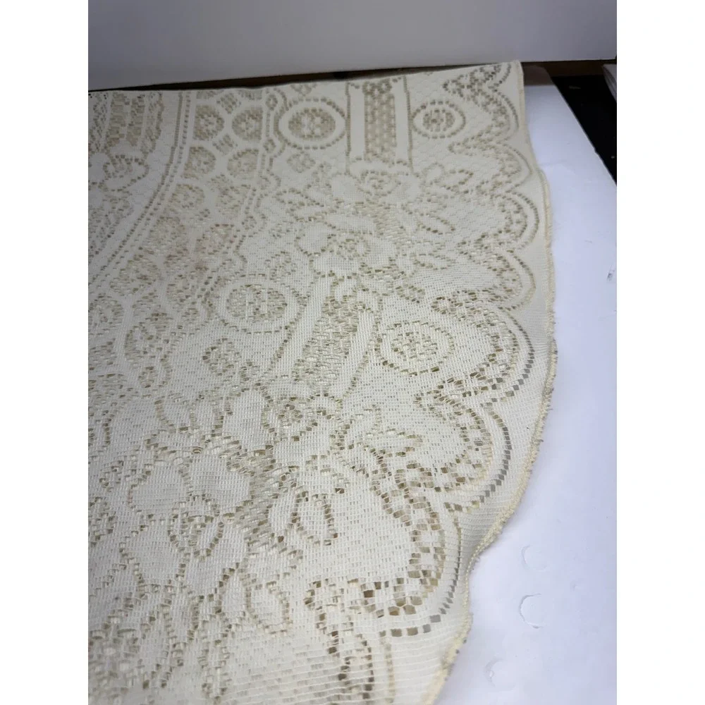 Vintage Round Lace Tablecloth Cream Floral Medallion Scalloped Edge 46 Inch